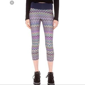 ☀️SALE! PRISMSPORT Capri legging in jacquard print